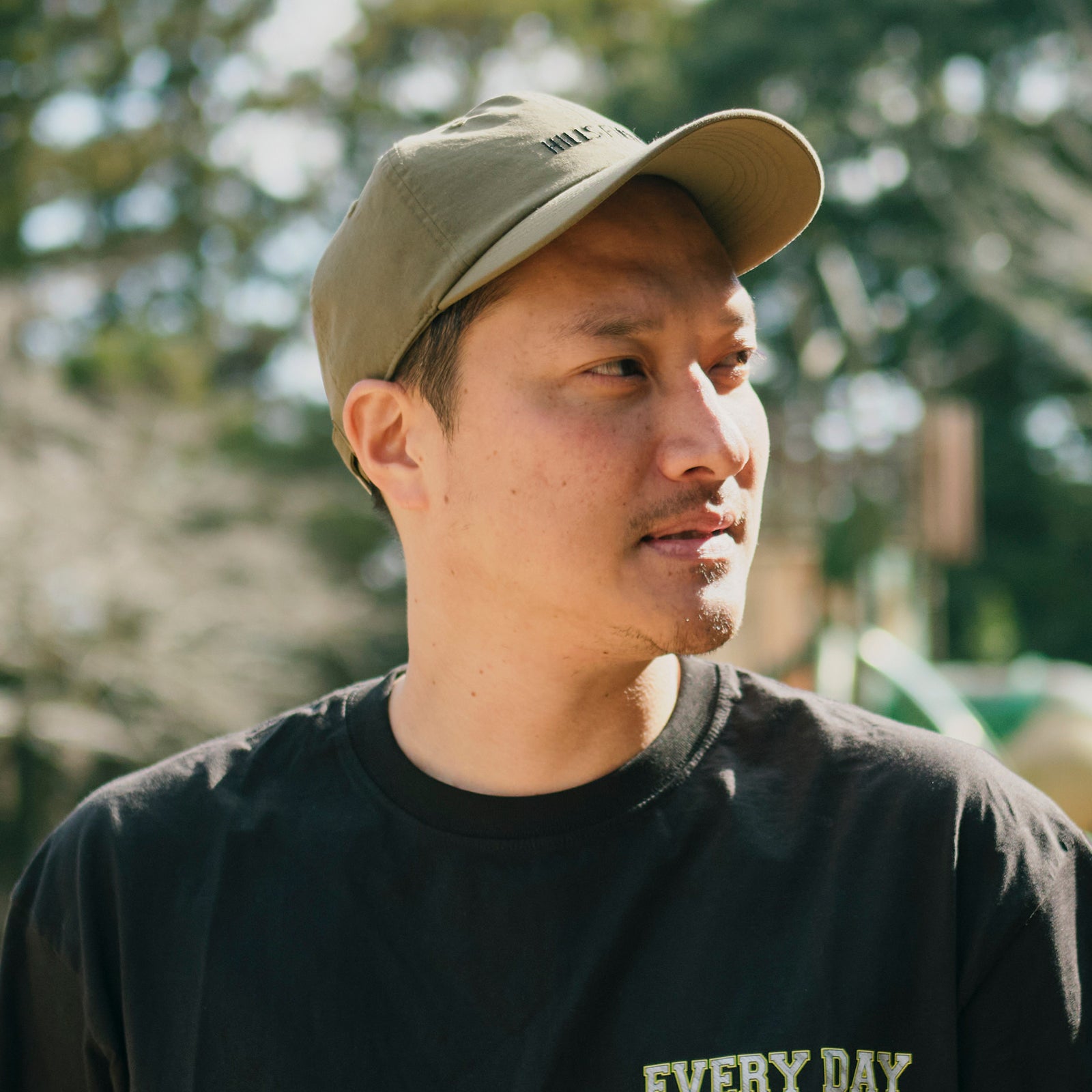 HILLS FIELD BASIC LOGO CAP カーキ