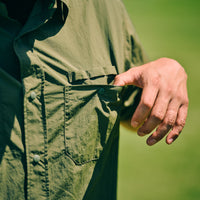 RECYCLED NYLON ORIGINAL S/S SHIRT カーキ