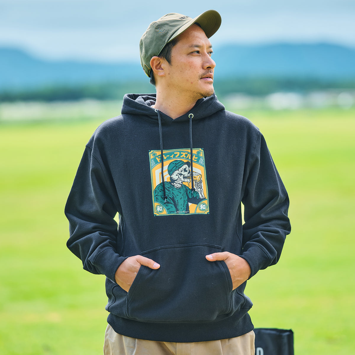 TOMOSHIBI YAMATO HOODIE ブラック